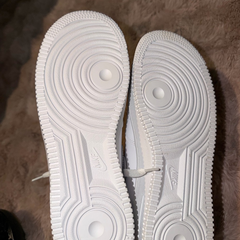 White Sneakers with Textured Soles